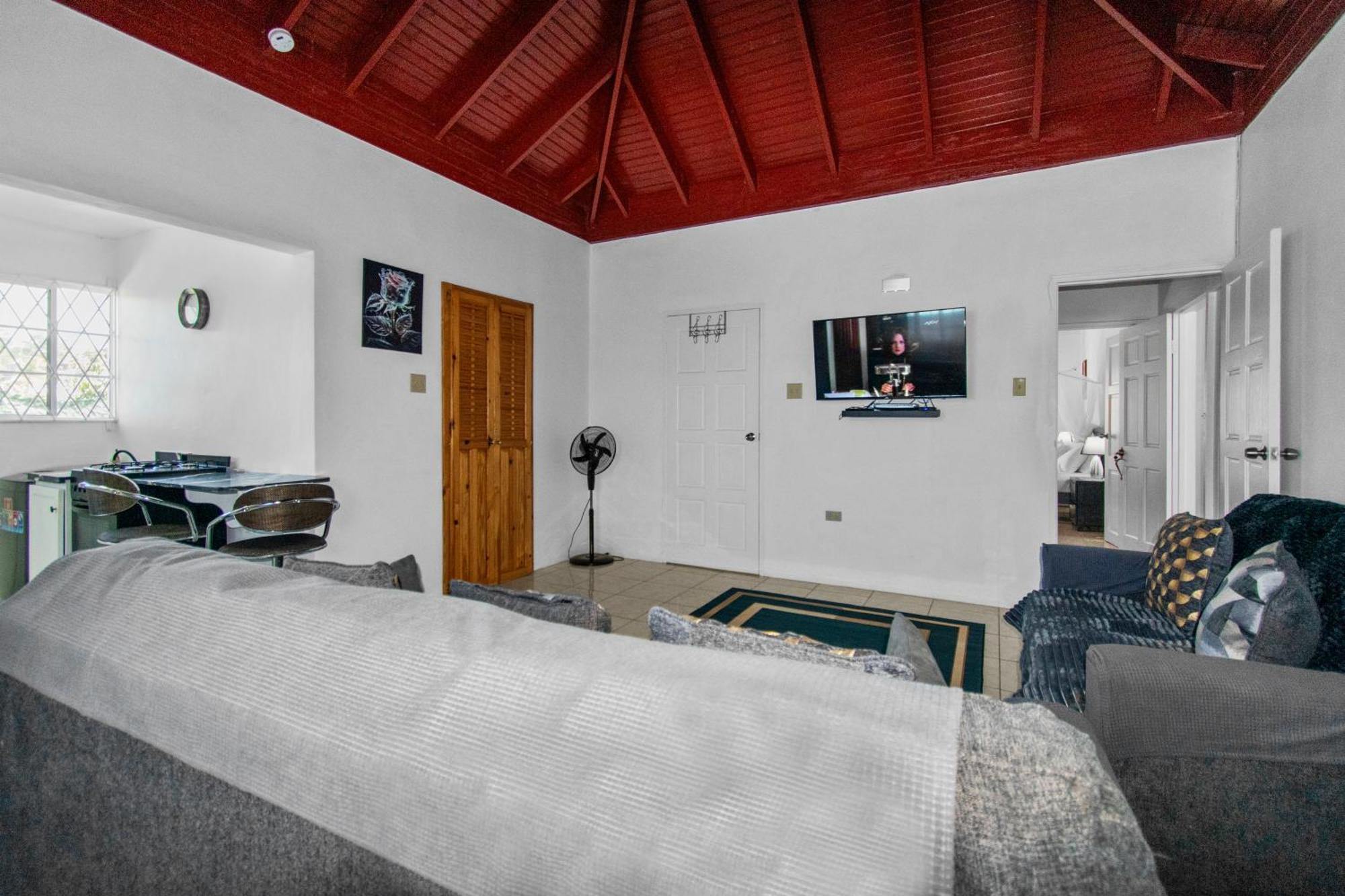 Harriott Heights Apartment Mandeville Bagian luar foto